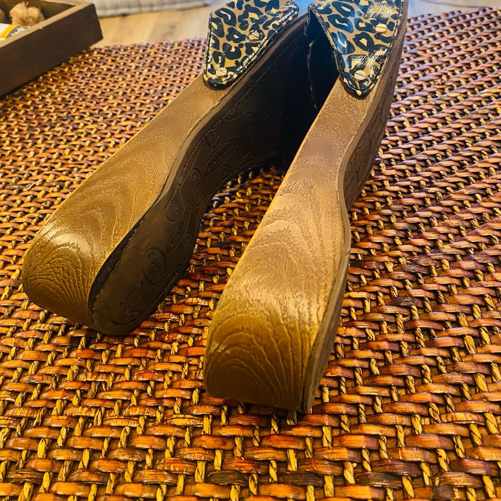 Dr. Scholls Leopard Print Slide/Sandal - Picture 7 of 9